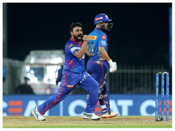 ಮುಂಬೈಗೆ ಆಘಾತ ನೀಡಿದ ಮಿಶ್ರಾ ಮುಂಬೈಗೆ ಆಘಾತ ನೀಡಿದ ಮಿಶ್ರಾ