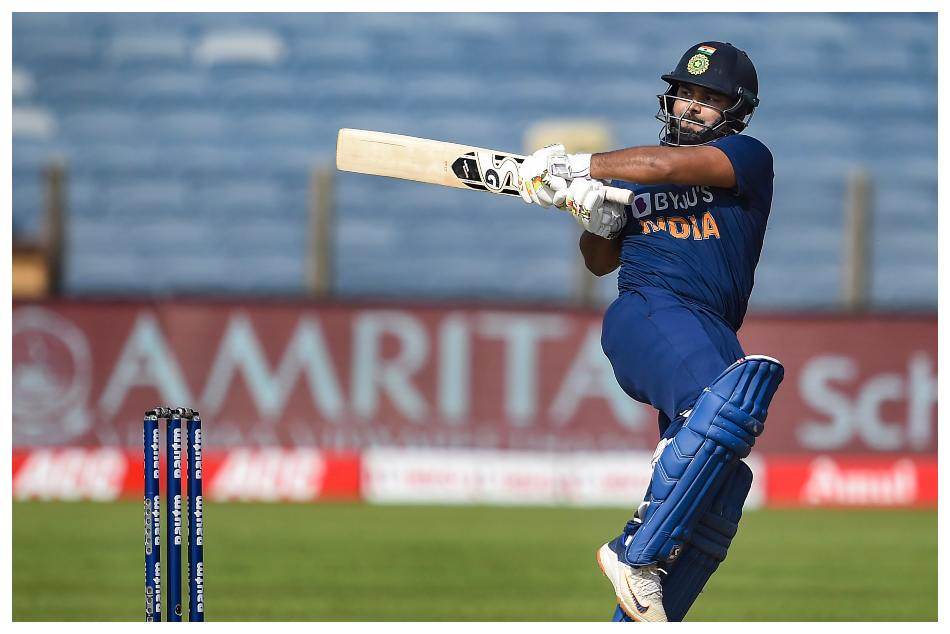 He is playing smart and intelligent cricket says Sunil Gavaskar on Rishabh Pant He is playing smart and intelligent cricket says Sunil Gavaskar on Rishabh Pant