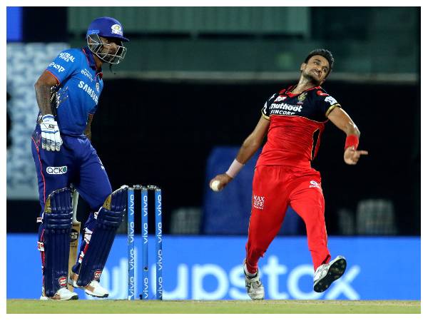 ಮುಂಬೈಗೆ ಹರ್ಷಲ್ ಆಘಾತ ಮುಂಬೈಗೆ ಹರ್ಷಲ್ ಆಘಾತ