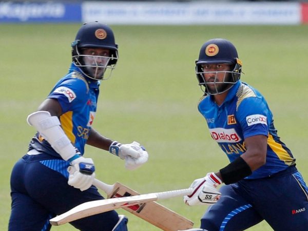 ಅವಿಷ್ಕ, ಅಸಲಂಕ ಅರ್ಧ ಶತಕ