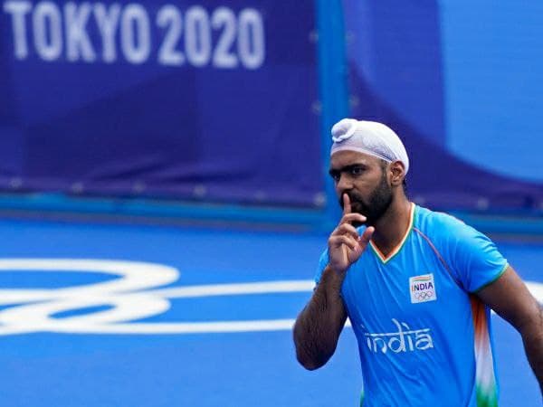 ಸಿಮ್ರಾನ್ ಜೀತ್ ಮತ್ತು ರೂಪಿಂದರ್ ಆಕರ್ಷಕ ಆಟ 