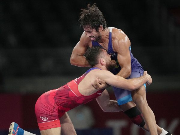 ಟೇಪ್ ಹಾಕಿ ಕಾಲು ಸರಿಯಾಗಿ ಚಲಿಸಲಾಗಲಿಲ್ಲ