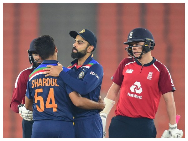 ಭಾರತೀಯ ಆಟಗಾರರ ಜೊತೆ ಇಂಗ್ಲೆಂಡ್ ಆಟಗಾರರ ಪ್ರಯಾಣ 