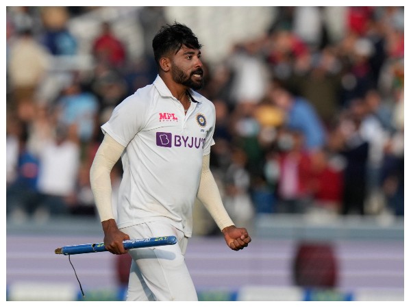 ಎರಡನೇ ಇನ್ನಿಂಗ್ಸ್ನಲ್ಲಿಯೂ ಸಿರಾಜ್ಗೆ 4 ವಿಕೆಟ್ ಎರಡನೇ ಇನ್ನಿಂಗ್ಸ್ನಲ್ಲಿಯೂ ಸಿರಾಜ್ಗೆ 4 ವಿಕೆಟ್