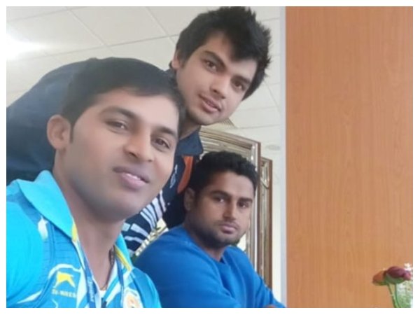 ಕೋಚ್ ಕಾಶಿನಾಥ್ ನಾಯ್ಕೆ ಮನೆಗೆ ನೀರಜ್ ಭೇಟಿ