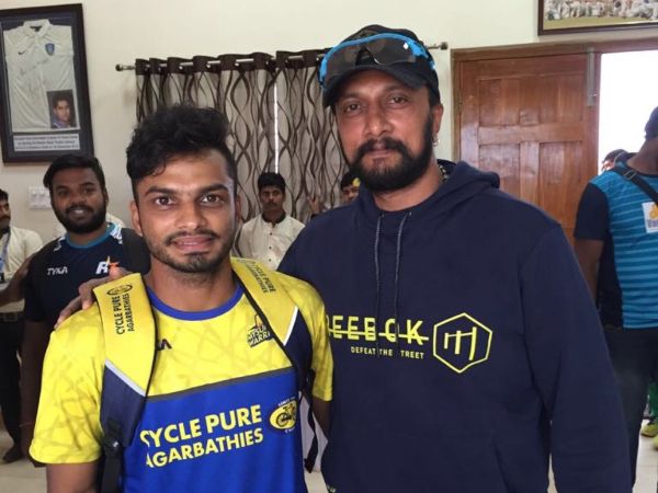 ಕೀಪರ್‌ ಆಗಿ, ಬ್ಯಾಟ್ಸ್‌ಮನ್‌ ಆಗಿ ನಿಹಾಲ್ ಉಲ್ಲಾಳ್ ಸಾಧನೆಗಳು