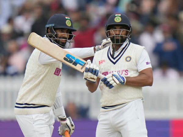 ಅರ್ಧಶತಕ ಪೂರೈಸಿಕೊಳ್ಳಲು ಬೌಂಡರಿ ಮತ್ತು 92 ಮೀ ಸಿಕ್ಸರ್ ಚಚ್ಚಿದ ಮೊಹಮ್ಮದ್ ಶಮಿ 