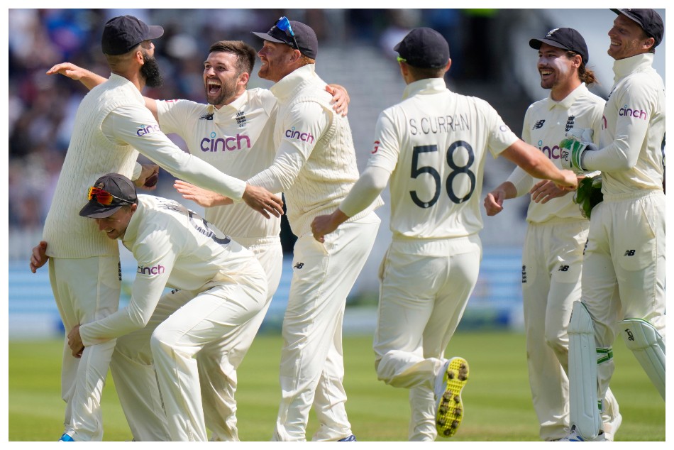 Eng vs Ind: English cricketers seen with spikes on ball, fans asks if it is tampering Eng vs Ind: English cricketers seen with spikes on ball, fans asks if it is tampering