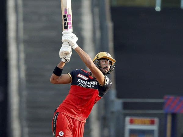 ಹರ್ಷಲ್ ಪಟೇಲ್ 11 ಮತ್ತು ದೇವದತ್ ಪಡಿಕ್ಕಲ್ 11 ನಡುವೆ ನಡೆದ ಪಂದ್ಯ 