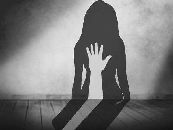 'ನಾನು ತಂದೆಯಂತೆ, ತೊಡೆಯ ಮೇಲೆ ಕೂತುಕೊ' ಹೇಳುತ್ತಿದ್ದ