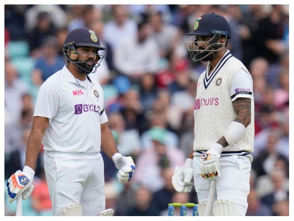 ಎರಡು ತಂಡಗಳ ಆಡುವ ಬಳಗ