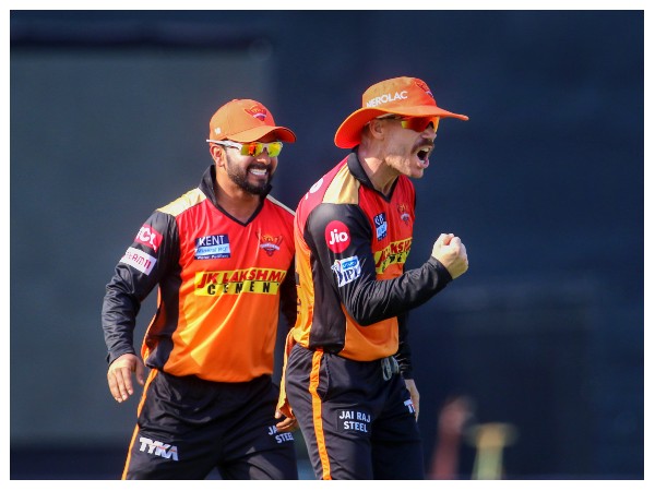 ಮುಂದಿನ ಪಂದ್ಯಗಳಲ್ಲಿ ವಾರ್ನರ್ ಕಣಕ್ಕಿಳಿಯುವುದು ಅನುಮಾನ ಮುಂದಿನ ಪಂದ್ಯಗಳಲ್ಲಿ ವಾರ್ನರ್ ಕಣಕ್ಕಿಳಿಯುವುದು ಅನುಮಾನ