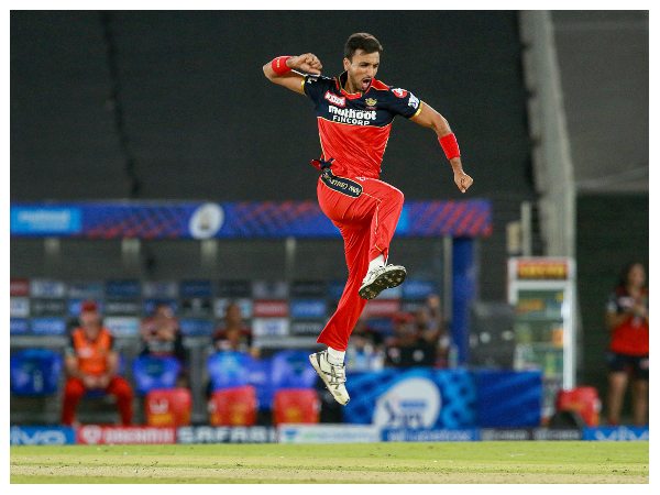 ಸರಣಿ ಶ್ರೇಷ್ಠ ಪ್ರಶಸ್ತಿ ಪಡೆದ ಮೊದಲ ಅನ್ಕ್ಯಾಪ್ಡ್ ಆಟಗಾರ ಸರಣಿ ಶ್ರೇಷ್ಠ ಪ್ರಶಸ್ತಿ ಪಡೆದ ಮೊದಲ ಅನ್ಕ್ಯಾಪ್ಡ್ ಆಟಗಾರ