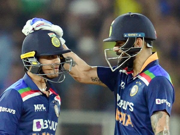 ರಾಯಲ್ ಚಾಲೆಂಜರ್ಸ್ ವಿರುದ್ಧದ ಪಂದ್ಯದ ನಂತರ ಮಂಕಾಗಿ ಕುಳಿತಿದ್ದ ಇಶಾನ್ ಕಿಶನ್‌ಗೆ ಧೈರ್ಯ ತುಂಬಿದ್ದ ವಿರಾಟ್ ಕೊಹ್ಲಿ 