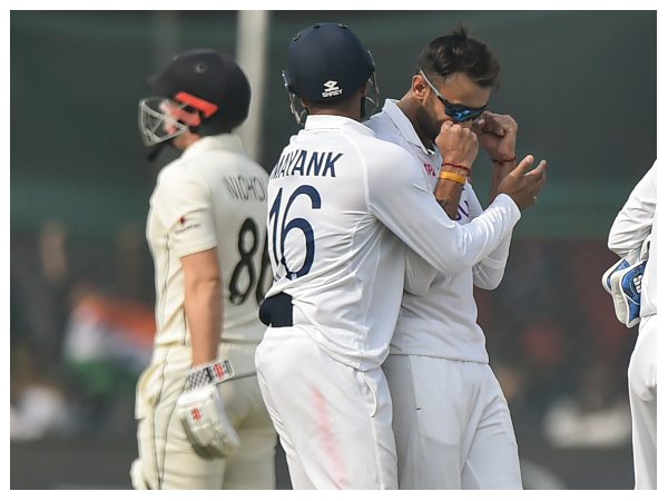 ಅಕ್ಷರ್ ಪಟೇಲ್ ಅಬ್ಬರ, ಐದು ವಿಕೆಟ್ ಗೊಂಚಲು