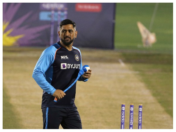 ಎಂಎಸ್ ಧೋನಿ ಮೆಂಟರ್