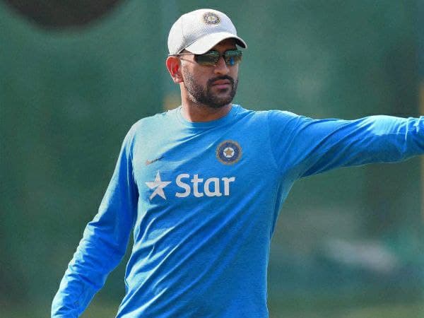 ಧೋನಿ ಅಂಕಿಅಂಶಗಳಲ್ಲಿ ಹಿಂದಿದ್ದರೂ ಟ್ರೋಫಿಯಲ್ಲಿ ಮುಂದು