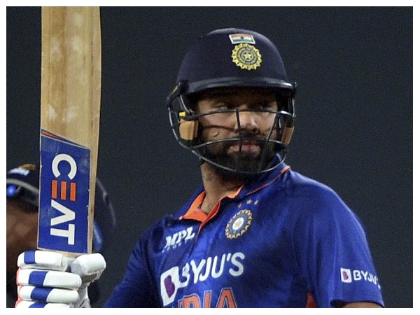 ವಿರಾಟ್ ಕೊಹ್ಲಿ ದಾಖಲೆ ಸರಿಗಟ್ಟಿದ ರೋಹಿತ್ ಶರ್ಮಾ