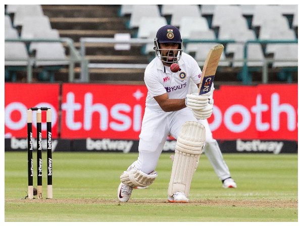 ಫಾರ್ಮ್ನಲ್ಲಿಲ್ಲದ ಆಟಗಾರರಿಗೆ ಮತ್ತೆ ಮತ್ತೆ ಅವಕಾಶ ನೀಡಿದ ಮ್ಯಾನೇಜ್ಮೆಂಟ್ ಫಾರ್ಮ್ನಲ್ಲಿಲ್ಲದ ಆಟಗಾರರಿಗೆ ಮತ್ತೆ ಮತ್ತೆ ಅವಕಾಶ ನೀಡಿದ ಮ್ಯಾನೇಜ್ಮೆಂಟ್