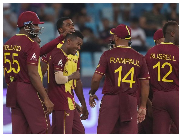 ಆರು ತಾಣಗಳಲ್ಲಿ ಸರಣಿ