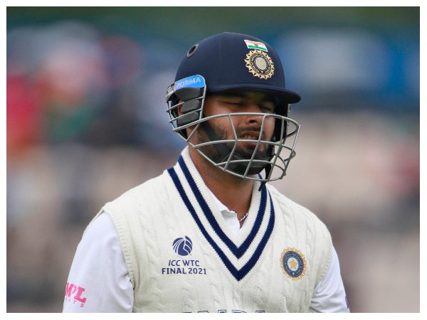 ಬೇಜವಾಬ್ಧಾರಿಯುತ ರೀತಿಯಲ್ಲಿ ವಿಕೆಟ್ ಕಳೆದುಕೊಂಡ ಪಂತ್