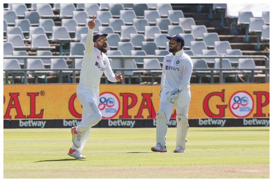 Ind vs SA: Indian skipper Virat Kohli Joins elite list of fielding after completes 100 test catch Ind vs SA: Indian skipper Virat Kohli Joins elite list of fielding after completes 100 test catch