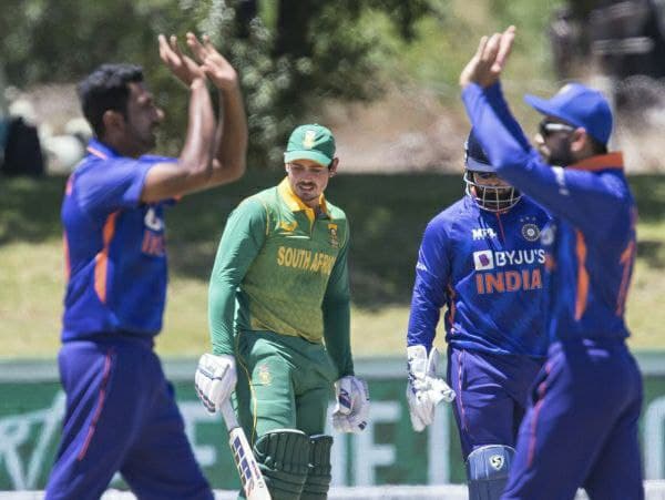 ಪ್ರಥಮ ಏಕದಿನ ಪಂದ್ಯದಲ್ಲಿ ವಿಕೆಟ್ ಪಡೆದದ್ದು ಇಬ್ಬರು ಬೌಲರ್‌ಗಳು ಮಾತ್ರ