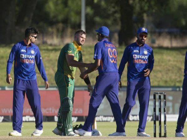 ಈ ಪಂದ್ಯದಿಂದ ಕೆಎಲ್ ರಾಹುಲ್ ಔಟ್ ಈ ಪಂದ್ಯದಿಂದ ಕೆಎಲ್ ರಾಹುಲ್ ಔಟ್