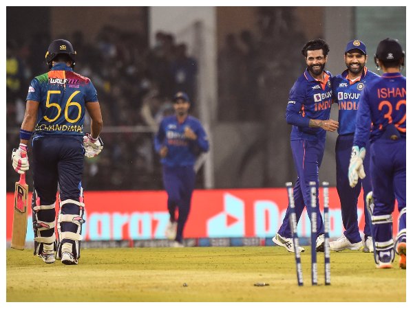 ಬ್ಯಾಟಿಂಗ್‌ನಲ್ಲಿಯೂ ಎಡವಿದ ಲಂಕಾ