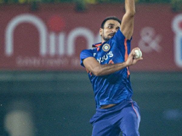 ರೋಹಿತ್ ಶರ್ಮಾ ಬೌಲಿಂಗ್ ನೀಡುವುದು ಈ ಬೌಲರ್‌ಗಳಿಗೆ ಮಾತ್ರ