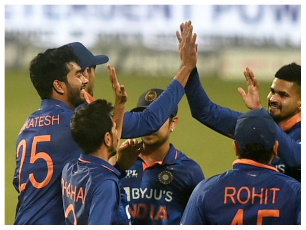 ಪೊಲಾರ್ಡ್-ಹೋಲ್ಡರ್ ವಿಕೆಟ್ ಕಬಳಿಸಿದ ವೆಂಕಟೇಶ್ ಅಯ್ಯರ್