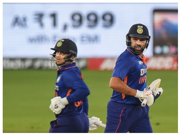ಮುಂಬೈ ಇಂಡಿಯನ್ಸ್ ರೋಹಿತ್ ಶರ್ಮಾ ಮತ್ತು ಇಶಾನ್ ಕಿಶನ್