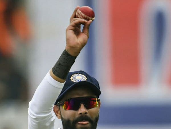 1. ಚೆಂಡಿಗೆ ಎಂಜಲು ಸವರುವ ಹಾಗಿಲ್ಲ 