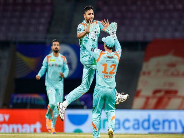 ಅವೇಶ್ ಖಾನ್: