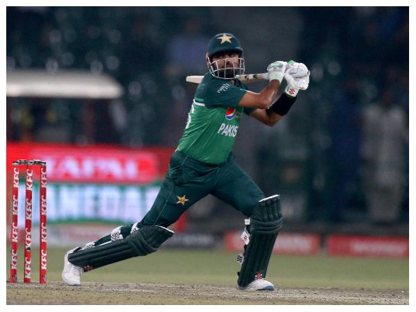 ಶತಕ ಸಿಡಿಸಿದ ಬಾಬರ್, ಇಮಾಮ್ ಉಲಕ್ ಹಕ್