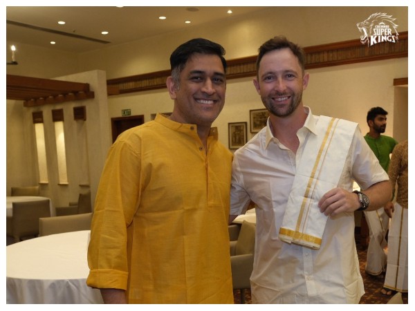 ತಮಿಳುನಾಡು ಸಂಪ್ರದಾಯಕ್ಕೆ ತಕ್ಕಂತೆ ವೇಶಭೂಷಣ: