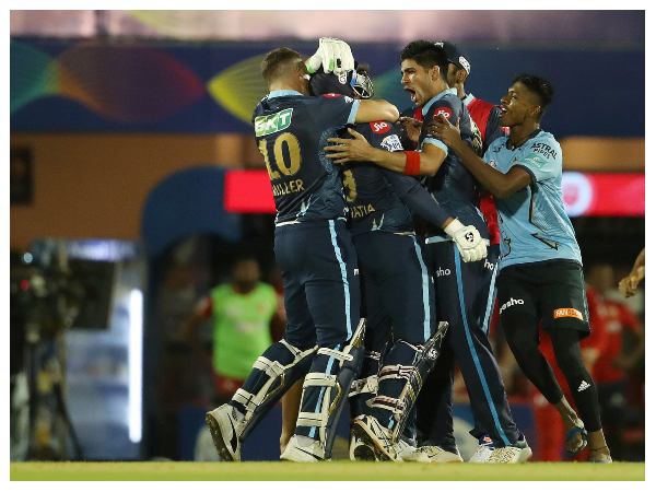 ಗೆಲುವಿಗೆ 2 ಎಸೆತಗಳಲ್ಲಿ 2 ಸಿಕ್ಸರ್ ಬೇಕಿತ್ತು!