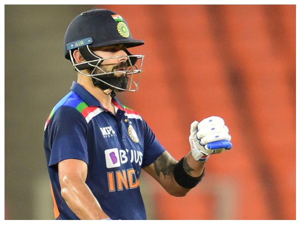 ದೀರ್ಘ ಕಾಲದಿಂದ ಕಳಪೆ ಫಾರ್ಮ್ನಲ್ಲಿ ಕೊಹ್ಲಿ ದೀರ್ಘ ಕಾಲದಿಂದ ಕಳಪೆ ಫಾರ್ಮ್ನಲ್ಲಿ ಕೊಹ್ಲಿ