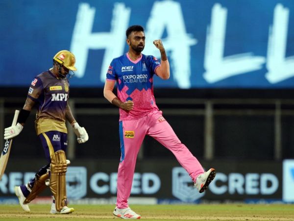 2. ಬಸಿಲ್ ಥಂಪಿ ಬದಲು ಈ ಆಟಗಾರ ಕಣಕ್ಕಿಳಿಬೇಕು 2. ಬಸಿಲ್ ಥಂಪಿ ಬದಲು ಈ ಆಟಗಾರ ಕಣಕ್ಕಿಳಿಬೇಕು