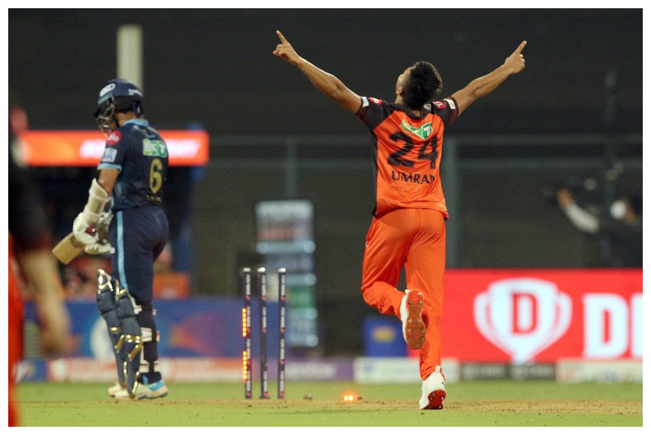 ಹಣ್ಣು ಮಾರಾಟ ಮಾಡಿ ಜೀವನ ನಡೆಸುವ ಉಮ್ರಾನ್ ತಂದೆ