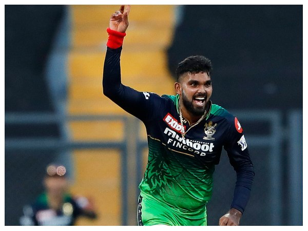 ಬೌಲಿಂಗ್‌ನಲ್ಲಿ ಹಸರಂಗ ಮ್ಯಾಜಿಕ್