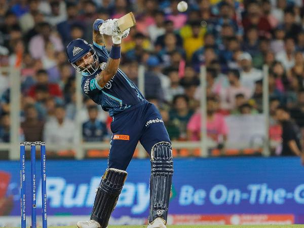 ನಾವಿಬ್ಬರೂ (ನೆಹ್ರಾ ಮತ್ತು ಹಾರ್ದಿಕ್) ಬೌಲರ್‌ಗಳ ಕಡೆಗೆ ವಾಲುತ್ತೇವೆ