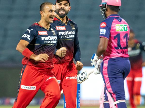 ಸ್ಲೋವರ್ ಬೌಲಿಂಗ್ ಮಾಡುವ ಮೂಲಕ ವಿಕೆಟ್