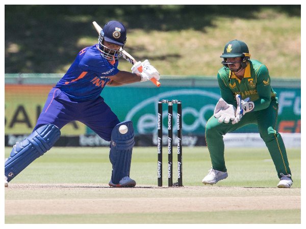 ಸರಣಿಯ ಆರಂಭ, ಸಮಯ ಹಾಗೂ ಸ್ಥಳ