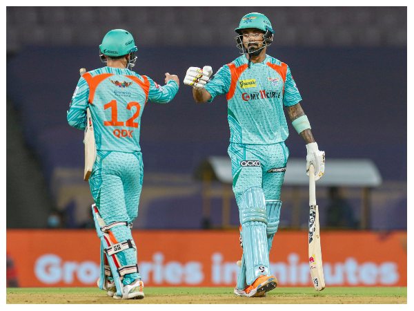 ಕಣಕ್ಕಿಳಿದ ಆಡುವ ಬಳಗ 