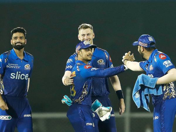 MI vs GT: Actor Ranveer Singh Celebrates in His Style For Mumbai Indians Team Won