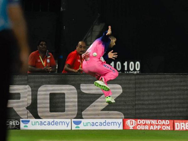 ಐಪಿಎಲ್ ಅವೃತ್ತಿಯೊಂದರಲ್ಲಿ ಅತಿ ಹೆಚ್ಚು ಕ್ಯಾಚ್ ಹಿಡಿದ ಭಾರತೀಯರು 