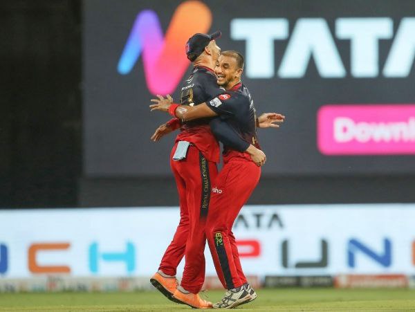 ಹರ್ಷಲ್ ಕೈಗೆ ಒಲಿಗೆ ಹಾಕಲಾಗಿತ್ತು