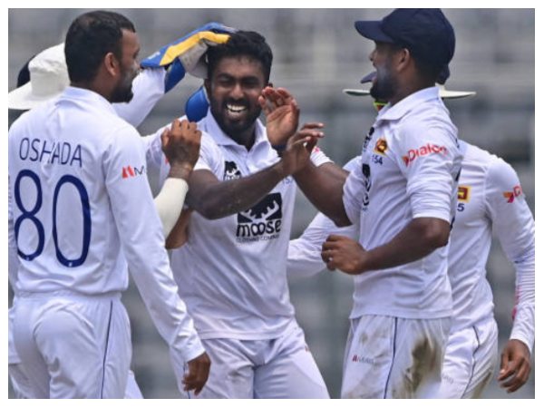 ಇತ್ತಂಡಗಳ ಆಡುವ ಬಳಗ