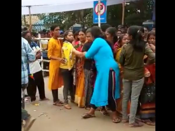 ಕ್ರೀಡಾಂಗಣದ ಹೊರಗೆ ಕಾಲ್ತುಳಿತ